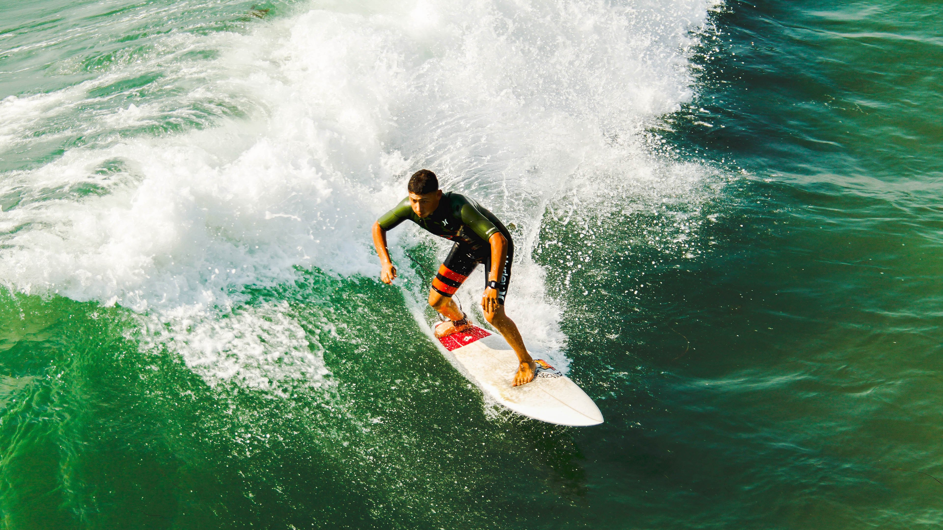 爱游戏平台-特色空中飞人，极限表演震撼全场，空中飞人表演视频