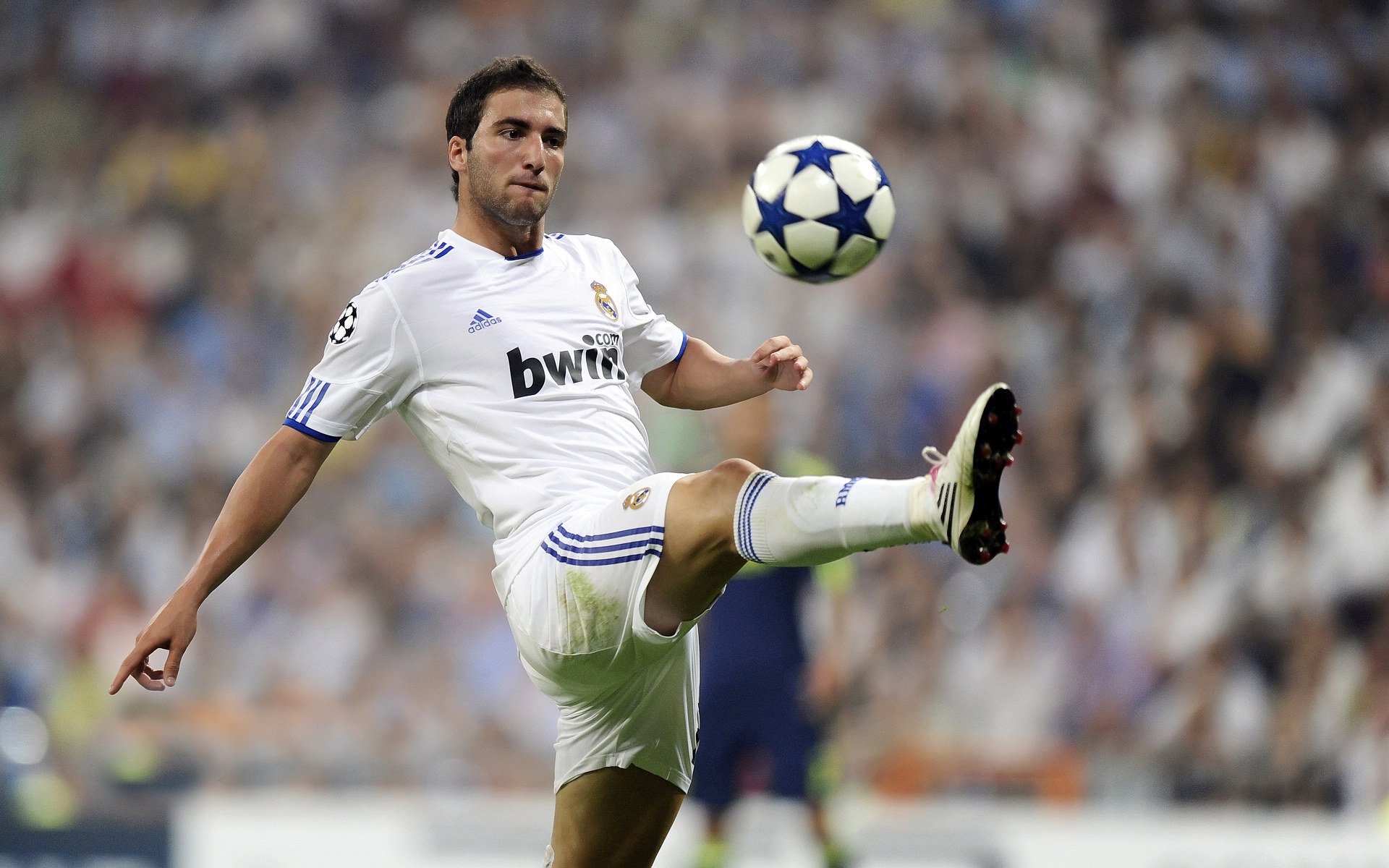 现代舞八打球赛，挥洒汗水与青春活力，现代舞八人舞蹈视频