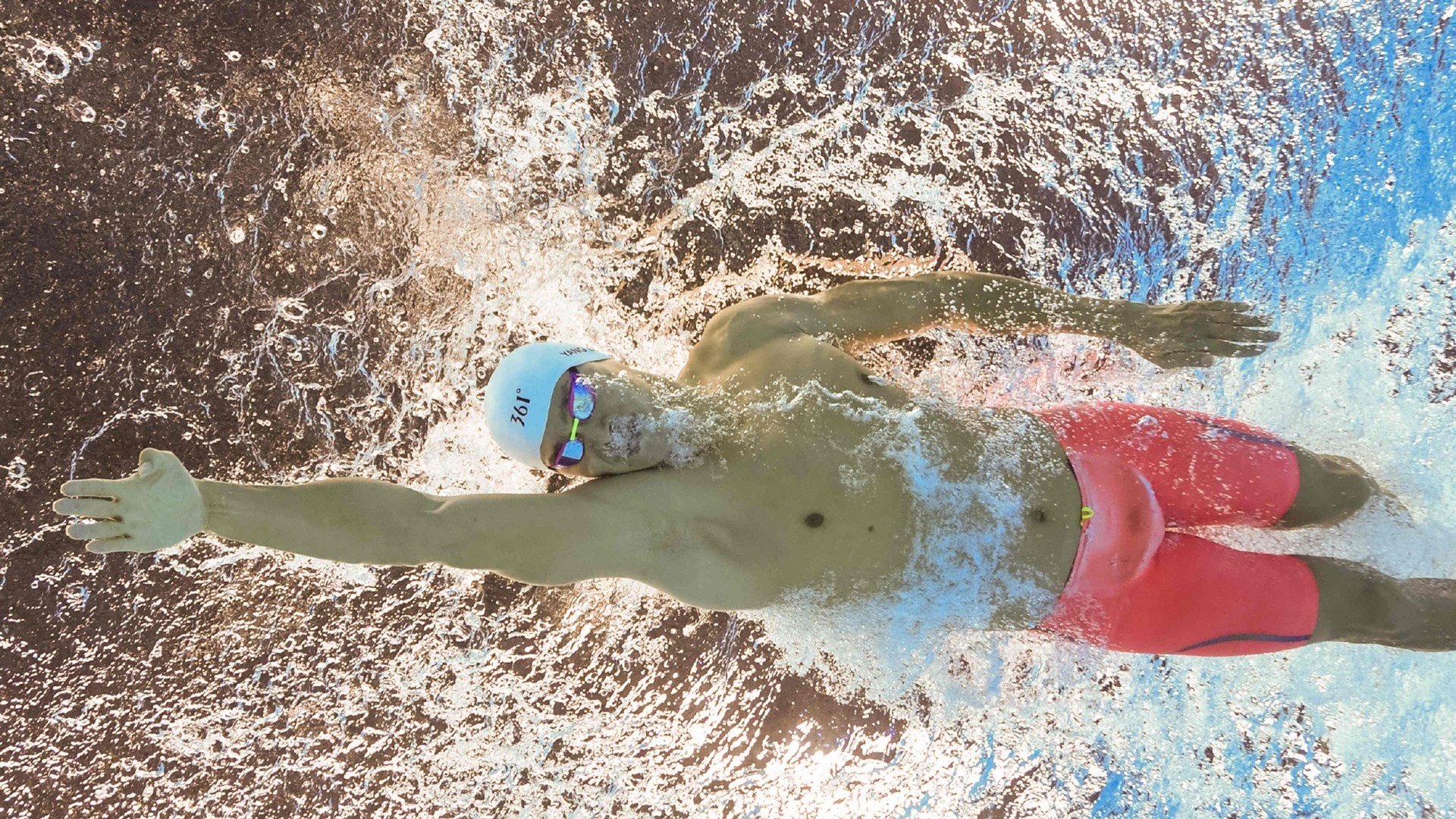 -运动员合作：双人配合战术的精彩展现，双人运动比赛